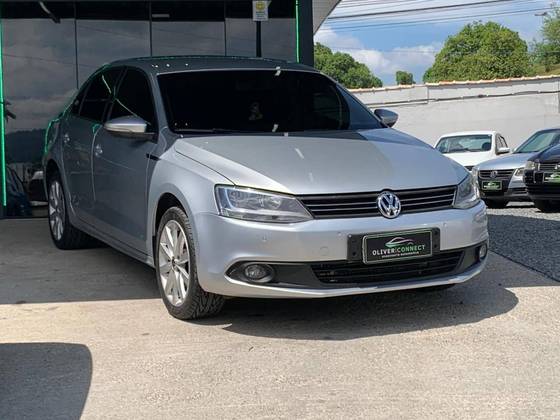 VOLKSWAGEN JETTA 2.0 COMFORTLINE FLEX 4P TIPTRONIC